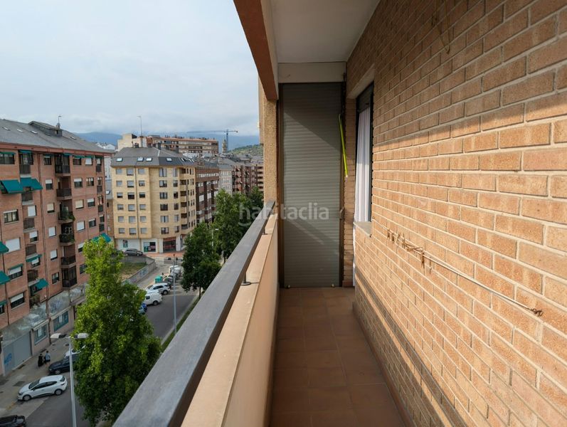 Foto a708dd29-273f-4bfd-aa31-2d96266995de. Dúplex amb calefacció aparcament a Zona Alta Ponferrada