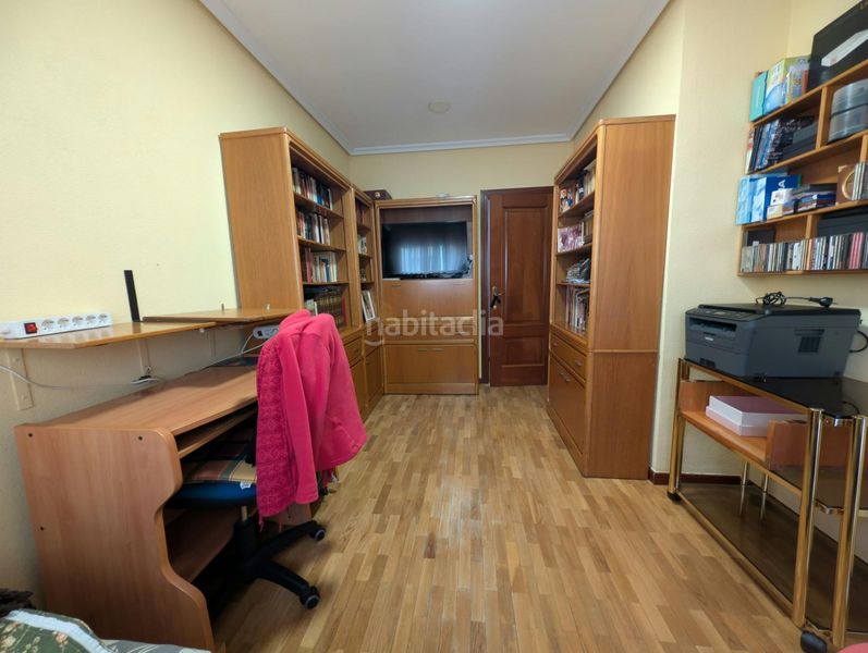 Foto ecf2b855-1df0-4465-8596-f69b1c8d5820. Dúplex amb calefacció aparcament a Zona Alta Ponferrada
