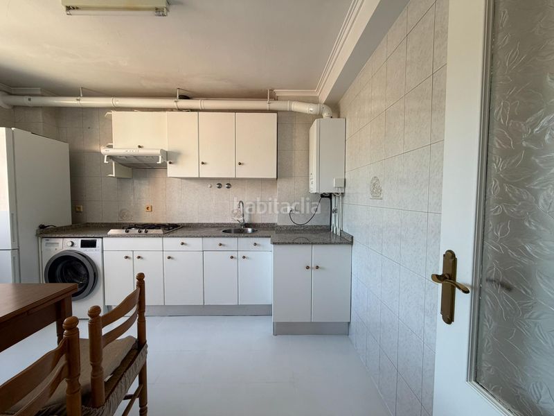 Foto 0848533f-db2b-49ac-b075-cd65f3dcf62d. Apartament amb calefacció aparcament a Zona Alta Ponferrada