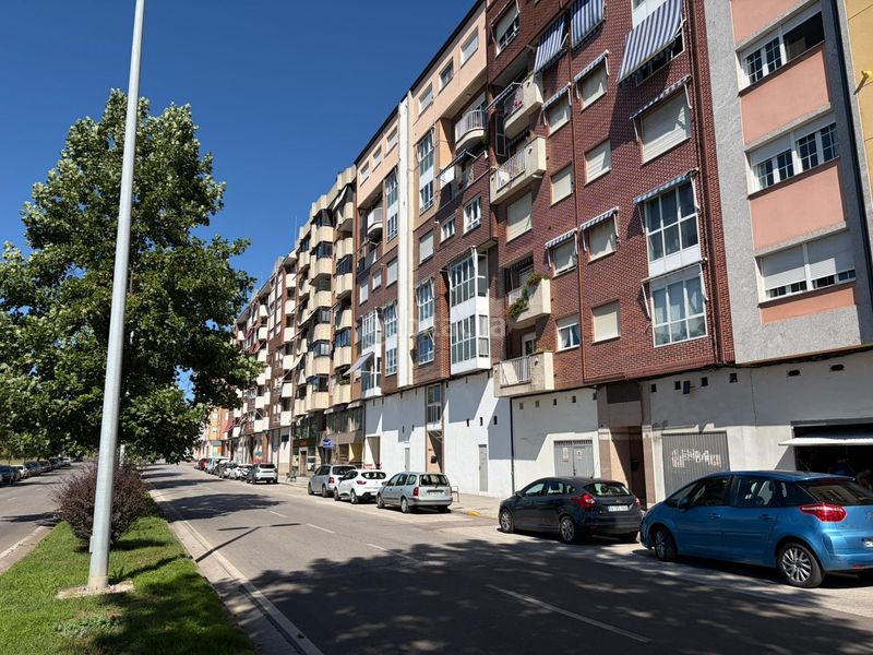 Foto 72621e70-d7ab-47ed-a73e-0327c39d05d6. Apartament amb calefacció aparcament a Zona Alta Ponferrada