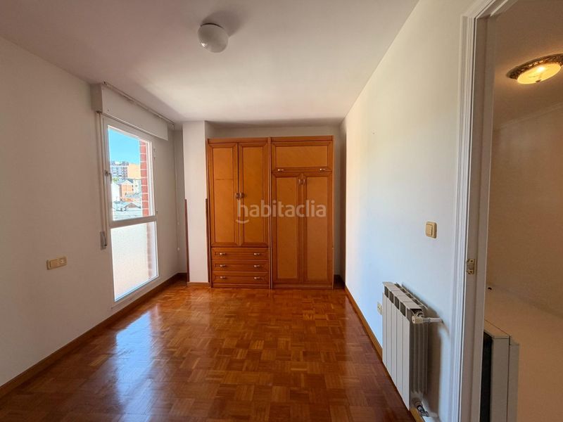 Foto ef497355-fe2d-4eba-8749-b7734b898f31. Apartament amb calefacció aparcament a Zona Alta Ponferrada