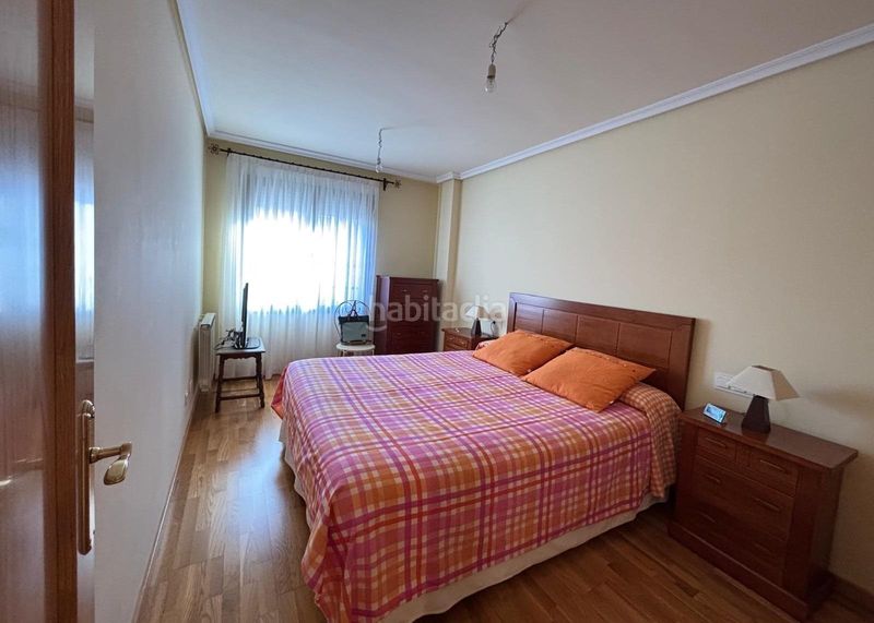 Foto 961eec16-5fb3-4b4e-a7a3-58601f2de53f. Apartament amb calefacció aparcament a Zona Alta Ponferrada