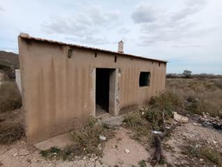 Finca rústica a La Magdalena - Molinos Marfagones. Se vende terreno con nave de aperos en el pasaje del saladillo