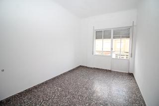 Pis  Calle alfonso xiii. Se vende piso con local comercial en avenida principal los dolor