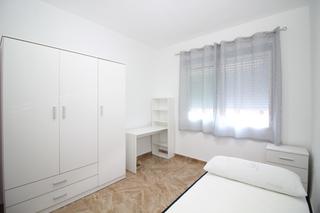 Miete Etagenwohnung  Calle esmeralda. Se alquila habitación para chicas estudiantes