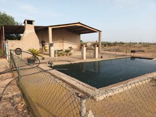 Casa a La Aljorra. Se vende finca con vivienda en el pasaje los navarros