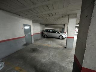 Aparcament cotxe  Calle del bosque. Se vende plaza de garaje en media sala