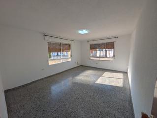 Pis  Calle gavarrón. Se vende piso bajo en pozo estrecho