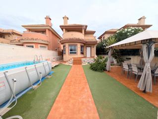 Xalet  Calle hortensia. Se vende villa en los urrutias totalmente amueblada