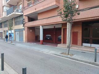 Autoparkplatz in Centre. Plaza de parking doble para coche y 2 motos