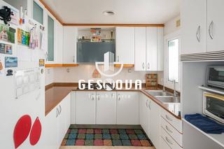 tico en Pubilla Cases. tico junto a la iglesia san enrique dosso pubilla cases