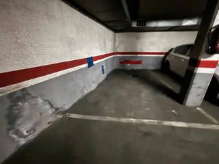 Aparcament cotxe a Centre. Plaza de parking junto la farga