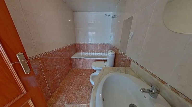 Foto 715d33e0-db68-40ca-ab59-41eed5d3abf6. Casa adossada amb aparcament a Passeig Maragall Gavà