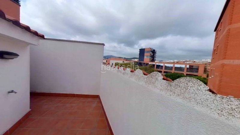 Foto b45a5b4d-ac35-4504-8169-307e0023e60b. Casa adossada amb aparcament a Passeig Maragall Gavà