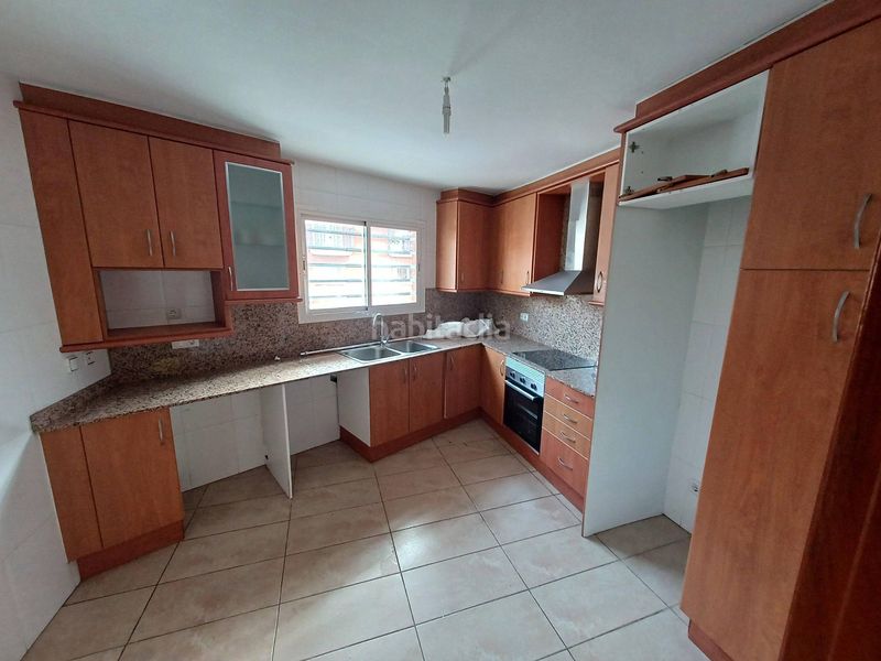 Foto bffd41c3-3232-4b3d-9618-86ce0a2be5d5. Casa adossada amb aparcament a Passeig Maragall Gavà