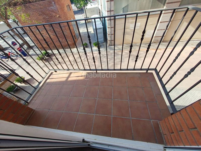 Foto f8680807-f34d-40c6-ac59-b56d1a4e8c54. Casa adossada amb aparcament a Passeig Maragall Gavà