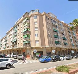 Attique à Estruch-Eixample. Atico con terraza y ascensor
