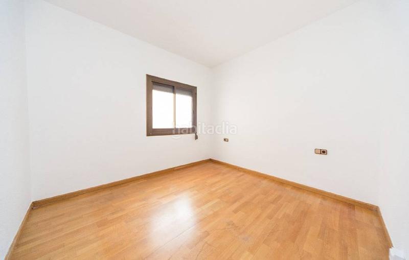 Foto 5c5540f8-bf88-41e5-a4e3-c103bb1735e2. Piso oportunidad inversores junto mercado Collblanc en Hospitalet de Llobregat (L´)