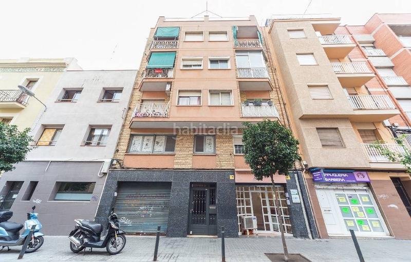 Foto 8b0a52ca-6334-4ca7-aa05-bae08707ad85. Piso oportunidad inversores junto mercado Collblanc en Hospitalet de Llobregat (L´)