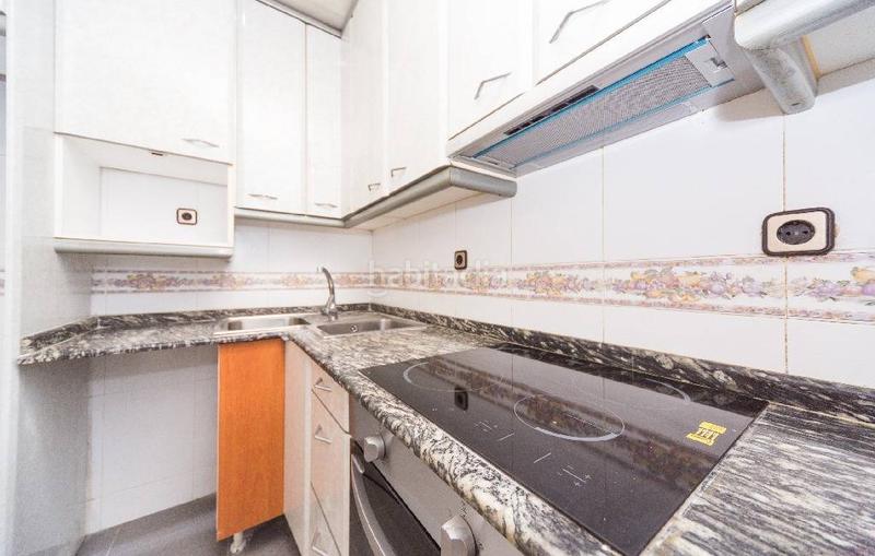 Foto a2447407-9f8e-4d1a-bddf-d81fee46cc06. Piso oportunidad inversores junto mercado Collblanc en Hospitalet de Llobregat (L´)