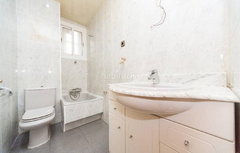 Foto f3e6838f-42dd-4d61-9293-37f2474c62c3. Piso oportunidad inversores junto mercado Collblanc en Hospitalet de Llobregat (L´)