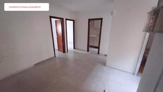 Flat in La Florida. Piso ocupado ilegalmente situado en c pedraforca