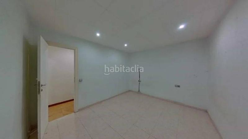 Foto 09b4ea29-94c0-457a-ba34-af7c33e64347. Piso vivienda ocupada ilegalmente en La Torrassa Hospitalet de Llobregat (L´)
