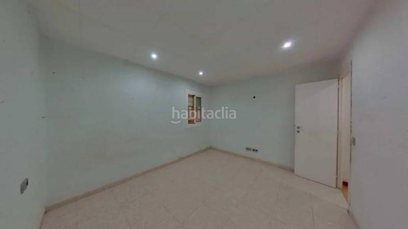 Foto d066fb85-af30-48af-96d5-cf7c70dced91. Piso vivienda ocupada ilegalmente en La Torrassa Hospitalet de Llobregat (L´)