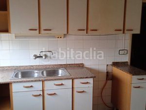 Foto b743209b-c27e-4f12-bfdf-7a61de4c4e1c. Pis a carrer de la mare molas 35a a Ponent Reus