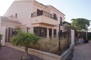 Location Duplex à San Cayetano. Duplex en alquiler en san cayetano, 3 dormitorios.