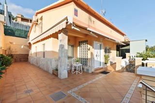 Chalet  De les orioles. Acogedora casa en venta en sant boi de ll.