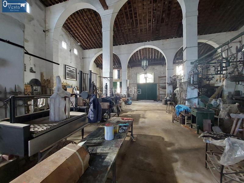 Foto e8882e35-02e1-4e5d-aca5-52b82ab1f62e. Local comercial casco de bodega en centro en Madre de Dios Jerez de la Frontera