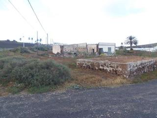 Casa a Montaña Blanca. Se vende casa antigua para restaurar y finca en el centro de mon