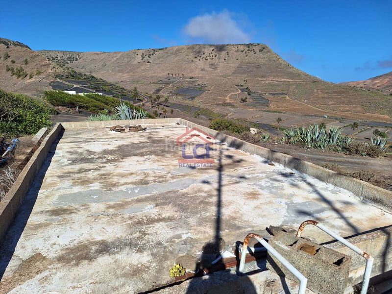 Foto bd2325bd-4975-4ec7-8e59-92a3907122ae. Finca rústica a Haría pueblo Haría