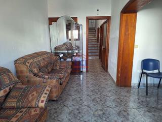 Casa a Centro - La Vega Alta. Amplia casa terrera unifamiliar en valterra.