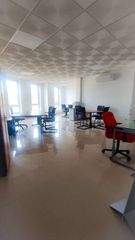 Rent Office space in Centro - La Vega Alta. Oficina en arrecife vía medular