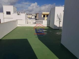 Casa a Valterra - Altavista. Amplia y luminosa edificio con piso y local en altavista