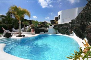 Casa a Tahiche. Encantadora villa histórica con amplio terreno y piscina privada