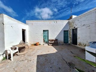 Casa a San Bartolomé pueblo. Casa terrera con amplía parcela en san bartolomélanzarote
