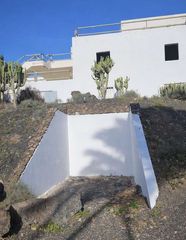 Local Comercial en Costa Teguise. Gran local comercial de 440 m en costa teguise  excelente oportu