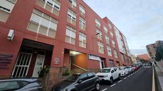 Piso en Tejina. Piso amplio de 4 dormitorios, 2 ba�os y 125,79 m construidos, co