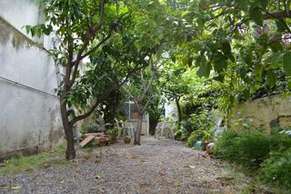 Casa en Centre. Casa en rambla de 250 m, con 6 habitaciones y patio de 80 m2 .