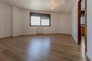 Planta baixa a Santa Perpètua de Mogoda. Piso seminuevo 2 habitaciones y parquing