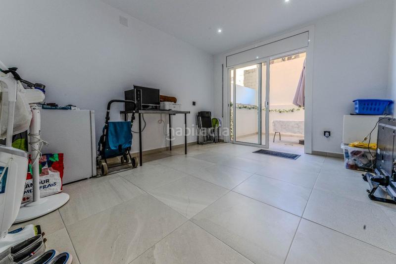 Foto f5b2a833-a004-4379-a149-a932d1aabfd5. Ground floor with heating in Eixample Sabadell
