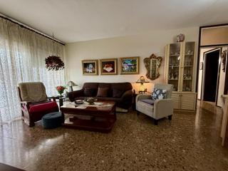 Pis a Centre. Centre junto rambla  4 hab  2 baños  95 m  1. con ascensor  gara