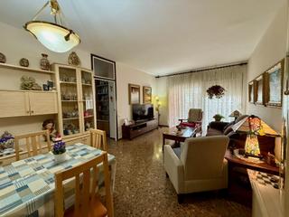 Pis a Centre. Cuatro habitaciones, dos baños, espacio, luz y ubicación en el c