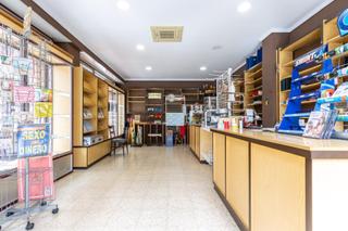 Local commercial à Creu de Barberà. Local comercial con sótano en venta en sabadell  zona creu de ba