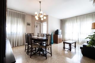 Appartamento in Les Termes. Amplio, luminoso y en el mejor edificio de les termes