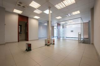 Alquiler Local Comercial en Eixample. Eixample  oficina a pie de calle con magnífica visibilidad!!!