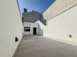 Reihenhaus in Eixample. Casa reformada a estrena con patio 65 m